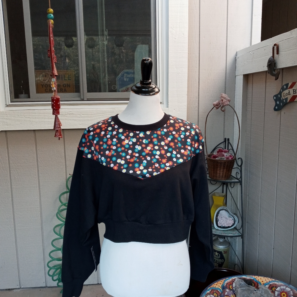 Women's sweat shirt